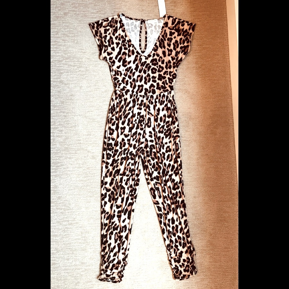 NWT! FULL CIRCLE TRENDS ANIMAL PRINT SOFT AND STRETCHY ONE PIECE ROMPER/JUMPSUIT